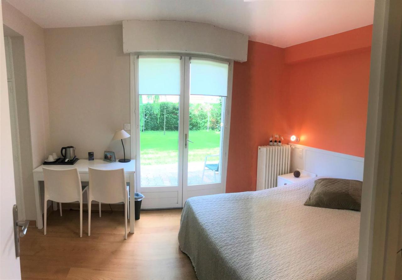 Le Clos Fleuri - Maison Vigier Bed & Breakfast Maringues Bagian luar foto